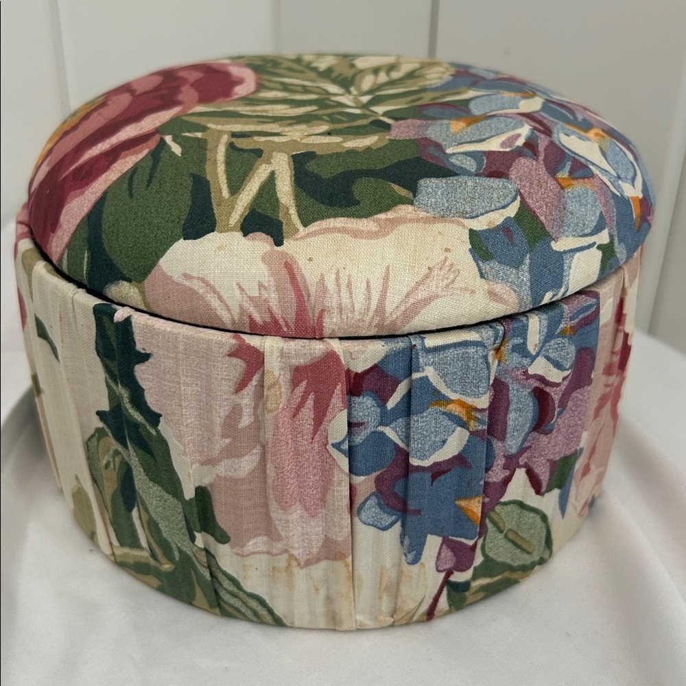 Vintage floral Fabric Box Colorful flowers  pattern Round Cushioned top 80s 90s